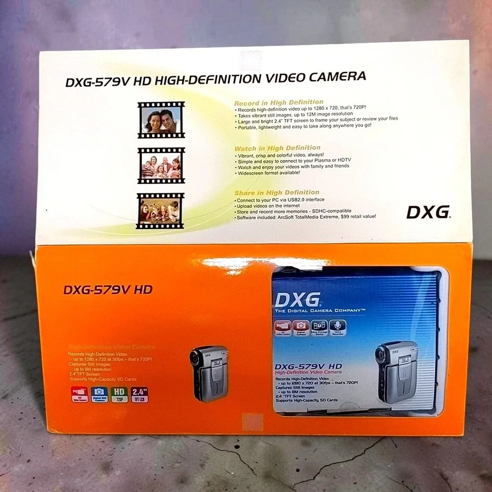 2009 DXG-579V HD High-Definition Digital Video Camera Val Pack Silver Camcorder